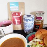 こんばんは❤️❤️ 今日はきゅうけい。まったり#お家ご飯してました。朝ごはん兼昼御飯#インスタばえないごはん 💦💦💦 自作スープにサラダにパン。成城石井様の#アップルシナモ&hellip;のInstagram画像