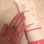 めっちゃいい匂い〜🎶ピンクグレープフルーツの香り〜🧡シュシュモア ホットクレンジングジェルから特別な香り🍊香りだけじゃなくて果実AHA(角質除去成分)がシトラスで構成🥺💕レモン🍋、オレ&hellip;のInstagram画像