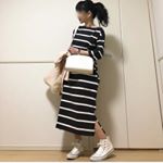 ・・・私は発見したのです☝️&darr;&darr;&darr;お風呂の後に髪を乾かすのが面倒。そのまま寝たら枕とパジャマがベチャベチャ😱&uarr;&uarr;&uarr;枕がカビた人🙋&zwj;♀️😏😏 一つ結びで寝たら、枕がしにく&hellip;のInstagram画像