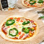 トルティーヤ生地を使って、ピザ風とデザートピザを作りました。ピザ風は具は家にあったありあわせのを使い、ソースは手作りした即席ピザソースを塗っています。具材に使ったのはベ&hellip;のInstagram画像