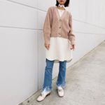 👕💋⏬足元に石ころ😊.natural coutureの新作ニットカーディガン！今の季節(気温)にぴったり☺️@naturalcouture_official#natu_&hellip;のInstagram画像