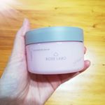 モニターさせて頂きました😊..食用薔薇を使った天然由来成分93%のダブル洗顔不要のクレンジングバーム✨✨. . 蓋を開けた瞬間薔薇のいい香りがバスルームに広がります🤗&hearts;️. .&hellip;のInstagram画像