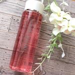 素肌畑ポイントメイククレンザはしっかりメイクを落とすオイルとうるおい成分たっぷりのローションが2層になっていて、肌のphに近い弱酸性で、肌への負担も少なく、目元にやさしいのでおすすめです👍❤️コッ&hellip;のInstagram画像