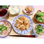 🍀おうちごはん🍀*＊鱈と長いものバター醤油＊サラダ＊ブロッコリーのマヨチーズ焼き＊たけのこの醤油漬け＊お豆＊具だくさん味噌汁＊カニカマの炊き込みご飯*今回@いち&hellip;のInstagram画像