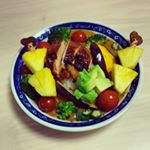 五島産鯛の出汁入りレトルトカレーを入手しました。具が入っていませんが、スパイシーでこくがあり、何にでも合いそう。自分なりにハワイアンなカレーにトッピングしました。ちょっとトッピングが多いけど、おいしか&hellip;のInstagram画像