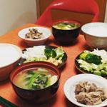 頂いたまるごとキューブだしを使うと実家の味に近づく。お母さんだしからみそ汁作ってたな〜#おだし女子 #おだし男子 #まるごとキューブだし #和食ごはん #monipla #premi_fanのInstagram画像