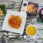 今日のランチはちょっと贅沢に「蟹と蟹みそのトマトソース」のパスタにしました😍🌸ってこれ！実は、ピエトロ(@pietro_19801209 )さんの「シェフの休日」プレミアム冷凍シリーズ&hellip;のInstagram画像