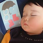 💓８ヶ月💓あと１週間後には９ヶ月になっちゃうけど😅💦 土曜日の夜に、謎の嘔吐があって軽く焦って、小児救急電話相談(#8000 )に初めて連絡しちゃいました💦優しく対処法を教えてくれてホ&hellip;のInstagram画像