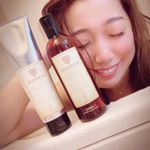 今使ってる#アルメナスシャンプー @almenas_official 頭皮をスキンケアするシャンプー✔️エイジングケア効果の高い美容成分を贅沢に配合してるんだって🙆🏼&zwj;♀️頭皮も肌！っ&hellip;のInstagram画像