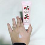 めっちゃいい匂い♡#いちごハンドクリーム#海老名オーガニックファーム手に馴染ませると甘さが増す♡いちご持って帰ってきた気分！#えび〜にゃ 可愛い😍海老名周辺か、ネットじゃな&hellip;のInstagram画像