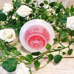 **❁フレグランスサプリ KAORU❁*手の平の中にすっぽり収まるサイズなので持ち運びに便利です。容器がスケルトンなのでピンクのカプセルが見えて可愛いですね。開け口も開閉しやす&hellip;のInstagram画像