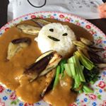 できることならなるべく楽したい休日のお昼ご飯。五島産の鯛でとった出汁を使ったレトルトカレーをアレンジ！その名も『五島の鯛で出汁をとったなんにでもあうカレー』グリルした野菜にかけたら&hellip;のInstagram画像