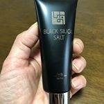 @reimei_official さんのブラックシリカソルトボディエステのモニターをさせていただきました🎶😊上質な天然ソルトと天然鉱石ブラックシリカが配合されていて余分な角質や毛穴に詰まった老廃物&hellip;のInstagram画像