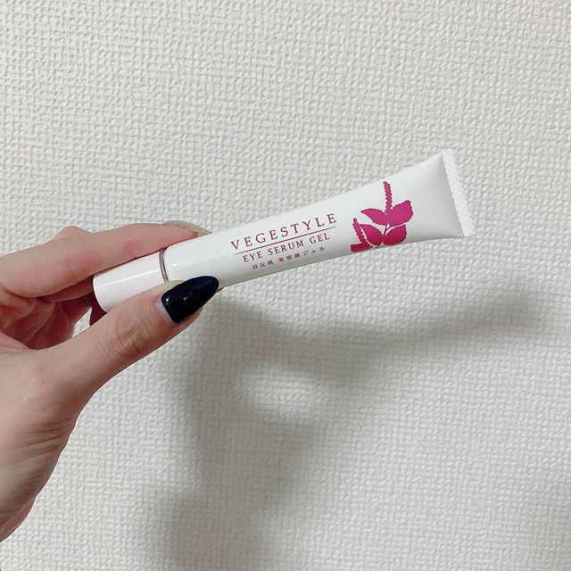 口コミ投稿：.目元の気になる部分に塗り塗り🥺クマ、くすみが薄ーくなってきたよ❣️左と右で全然ク…