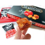 .今日のおやつはコロンバンの東京りんご🍎.信州産ふじりんごと瀬戸内レモンのジャムをたっぷりと練んであるフィナンシェ🍎🍋.バターの香りとりんごの味わいがおいしいの💕.隠し味の&hellip;のInstagram画像