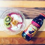 今朝はいつも食べてる #手作りケフィア に#アロニア果汁 をかけてみました☺︎ 有機のアロニア果汁100% 。アロニアは北米原産のバラ科の小果樹で、果実に#ポリフェノール や #アントシアニン を&hellip;のInstagram画像