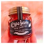 札幌はまた雪☃️❄️❄️﻿だけどスニーカー👟ツルツル滑る﻿﻿﻿最近使っていたアイクリーム👀﻿アイジャムのストロベリー﻿﻿香りもストロベリーで見た目も可愛い💕﻿目元の乾燥&hellip;のInstagram画像