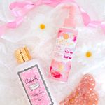 ..お気に入りのインバスケア🥰💕.左はボディースクラブ😊🌹.右はお顔のピーリングです💕.特にお気に入りのピーリングは、濡れた手で使えるのがポイント🐰💕.濡れた手&hellip;のInstagram画像