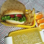 小学生男子、お弁当🍱セパレートランチボックス👍二段弁当にもドーム弁当にもなる✨中皿をどう使うかで何通りもの使い方ができて、これ１つでメニューが広がる👏✨👏😆 こんなハンバーガーもつぶれ&hellip;のInstagram画像