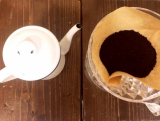 コーヒーを入れてる器具や茶器です