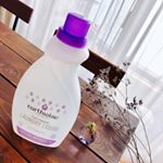 アースワイズのランドリーリキッド最近、姉妹でストレス性のアトピー系湿疹が背中にできて、どんな保湿クリームも効かないからせめて洗剤を優しいものに（たぶんステロイドじゃないとダメなんだろね）。 .&hellip;のInstagram画像