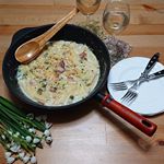 .#ふきのとうとベーコンのクリームペンネ#スキレット風 の ちょっとオシャレな #フライパン で、お手軽 #ワンポットパスタ#和平フレイズ 様のDish&Chillシリーズ  IH&hellip;のInstagram画像