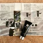 --黎明様よりブラックシリカソルト全身用ソルトエステのモニターをさせて頂きました✨-チューブから出すときは炭に塩のスクラブ感だけど肌に乗せマッサージすると粒が早めに溶けてヌルヌ&hellip;のInstagram画像