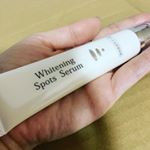 くすみとしみそばかす撃退法！笑全体につかうより目の下あたりとほほにかけて使用してます^_^#美白 #コスメ #ホワイトニングスポッツセラム #monipla #eface_fanのInstagram画像