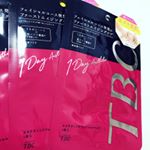 今日から毎週これ付けてみる!!肌変わるかなー？変わるといいなー！って気持ちで付けてみた！1週目じゃまだわかんないかなー💦来週も付けて感想書こっと！#ファーストエイジングケア #&hellip;のInstagram画像