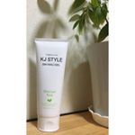 このマッサージジェルすごく良かった！！！﻿﻿グリーンティーの爽やかな香りで﻿﻿リラックスできる😌🌱﻿﻿まだ北海道は寒くて﻿﻿暖房つけてるから乾燥が酷いんだけど﻿﻿&hellip;のInstagram画像