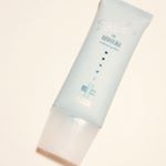 .これ1本で化粧水、乳液、美容液、クリーム、パックの5役を担ってくれるオールインワンジェル❤︎❤︎美白に特化してるのも嬉しい💗.とろっとしたみずみずしいジェルでしっかり保湿&hellip;のInstagram画像