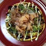 お昼はお好み焼き山芋入りのふわふわ生地に#マルトモ さんの #花かつおをこれまたふわ〜っと😊のせるだけで、味も見た目もぐっとよくなる花かつおはそういえば欠かしたことがないなあ小&hellip;のInstagram画像