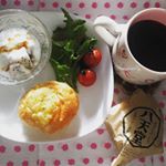 【Today's Breakfast】おはようございます☺️めっちゃ寒かったり、温かくなったり、ホント春って温度調節が難しい。。 週も後半戦な今日は、とろ〜りクリームのクリームパンでおなじ&hellip;のInstagram画像