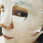 怖い！.めちゃくちゃ怖いけど、伝えたい！このフィット感!!..このマスク、肌に乗せた途端に張り付くようにフィットして、位置をずらせなかったw.この目の部分、目を瞑って瞼の上&hellip;のInstagram画像