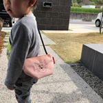 お気に入りのオモチャとお菓子を入れてお買い物😊✨ライゼンタールさんのキッズバッグのモニターです。小さいけどマチが広いので見た目よりいっぱい入ります😄👜生地もしっかりしてるので、やんちゃな息&hellip;のInstagram画像