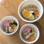.いつかの #夕飯夫がご飯いらなかった日は、#鍋焼きうどん にしました😊子供たちにはプリキュアのかまぼこ入💫.丸三食品様より、すくすくあんしんだしミニを頂いたので、うどんのだしに使&hellip;のInstagram画像