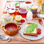 ...おはようございます☀︎先週のお休みの日の朝ごはん🍞... 《 #献立 ෆ̈ 》 ..✾アボカドチーズトースト✾シーザーサラダ✾ゆで玉子✾PANTO&hellip;のInstagram画像