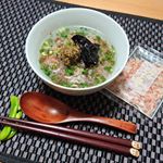 .#だし茶漬け#プレミ本舗 様からいただいた食べやすく薄く、輪切りに削られた #かつお節 をそのまま使っただし茶漬けpic1 #雑穀ごはん に、かつお節 #自家製ふき味噌  #塩昆&hellip;のInstagram画像