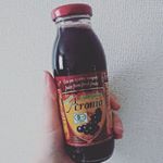 有機アロニア100%果汁✨アロニアは細胞や組織の老化を防ぐ効果があるのでメディカルフルーツと呼ばれています🏥水割りで飲んだ所ポリフェノールを多く含まれているのでワインと似た渋味を感じましたが私&hellip;のInstagram画像