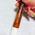 フレグランスオイル☆凄くイイ香りでめちゃくちゃ癒される😌✨肌にスーッと馴染んで全然ベタベタしないしロールオンだから塗りやすい👍リップ位の大きさだから持ち運びに便利だし出&hellip;のInstagram画像