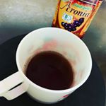 さびないカラダのために有機アロニア100％果汁美味しい食べ方&darr;ケフィアやヨーグルトにトッピングするか、またゎミックスにしてドリンクにすると渋みが消えておいしくなります。私ゎ一口&hellip;のInstagram画像