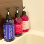 .ボディーソープが新しく仲間入り😍💕.泡立ちが本当にすごい😆✨石けん100パーセントのふわふわ泡はツルツルにしてくれるー🛁💕.スーパーフードも配合だから美肌への近道にな&hellip;のInstagram画像