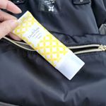 今日は、日帰りバスツアーでアドベンチャーワールドへ！バスの中でもちょっと日差しが気になったので、UVハンドクリームをリュックからだして塗ってスタート！柚子の香りもそんなにつよくなく、いい感じ！&hellip;のInstagram画像