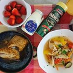 ・おはようございます。朝から「ガッツリ食いてえ」とおっしゃる反抗期くん。あー日曜日の朝から私をキッチンで頑張らせたいんですねー。涙。はいはーい笑。皆様🌞楽しい週末を&hellip;のInstagram画像