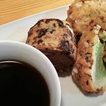 5/2(木).新食感スイーツ！シンガポールマフィンを食べてみた♪.カスタード 抹茶 チョコレート カヤ .の4種類のクリームの冷凍詰め合わせで冷凍庫から冷蔵庫に移し&hellip;のInstagram画像