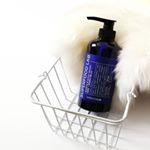 ・SUPERFOOD LAB BIOTIN+ESSENCE BODY WASH石鹸100%で、ふわふわの濃密泡が心地よく体を包み込むボディウォッシュ。美容液で全身を洗ったような洗い心地&hellip;のInstagram画像