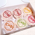 .🍞八天堂のくりーむパン🍞.我が家に嬉しいお届けものが🥰❤️【八天堂】のプレミアムフローズンシリーズくりーむパン💛カスタード&times;2、生クリーム、小倉、抹茶、チョコレートの5種類、6個&hellip;のInstagram画像