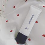 【⠀ダイレクトホワイトdeW 美白ファンデーション 】洗顔後の肌に直接塗るだけ1本でベースメイクまで完了するので時短になりました🔅伸びもよく馴染んでくれるしSP&hellip;のInstagram画像