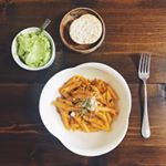 20190504GWもあと僅か、残りものでのんびり #おうちランチツナ缶とケチャップがあれば、なんとかなるもんです。・ツナ缶とコーンのペンネナポリタン・アボカドディップ#TFHta&hellip;のInstagram画像