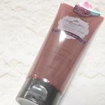 1回で#ボディスクラブ と#ボディソープ ができる2in1タイプ✨#ロイーシェボディスクラブソープ を使ってみました！.甘いローズの香りに癒されながらボディケア！.毎日使える優しい&hellip;のInstagram画像